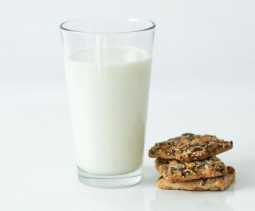 Jerawat Selalu Muncul? Coba Hindari Makanan Ini