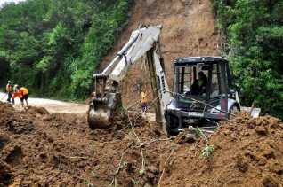 Pemprov Riau Siagakan Alat Berat di Daerah Rawan Longsor saat Lebaran