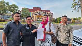 Minta Keadilan Kasus Anaknya, Rusdawati Datangi Polda Riau