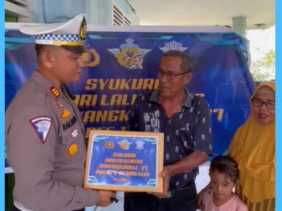 Purnawirawan Polri dapat Bantuan dari Satlantas Polres Bengkalis