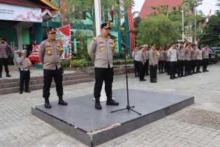 Ratusan Personil Polisi Kawal Pendaftaran Calon Wali Kota Pekanbaru di KPU