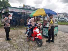 Subsatgas Pam Objek Penting Pemilu Patroli Ajak Pedagang Kecil Jaga Pemilu Damai 2024