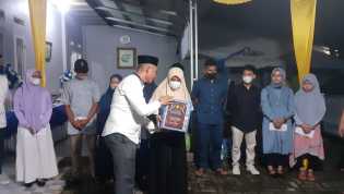 Resmikan Kantor Sekretariat, IKA SKMA Pengda Riau Santuni Anak Yatim