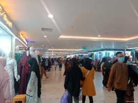 H-2 Menjelang Lebaran, Pusat Perbelanjaan di Pekanbaru Membludak