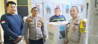 Polsek Kuantan Mudik dan Polsek Benai Amankan Pergeseran Logistik Pilkada Serentak 2024