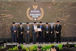 Gencar Gerakan Zakat, Wako Pekanbaru Agung Nugroho Terima Penghargaan Baznas RI