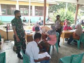 Vaksinasi di Desa Bagan Limau, Polsek Ukui dan Puskesmas Prioritaskan Lansia 