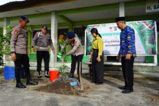 Peduli Lingkungan Sejak Dini, Brimob Polda Riau Ajak Siswa Terapkan Green Policing