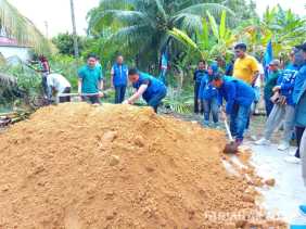 Baksos Demokrat Hubungkan Akses Jalan Masyarakat di Kelurahan Tuah Karya