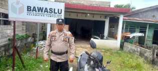 Meningkatkan Keamanan Pemilu 2024, Polsek Tempuling Patroli di Kantor Camat dan Kelurahan