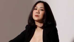 Pose Ngedeprok Tante Ernie Bikin Netizen Ser-seran