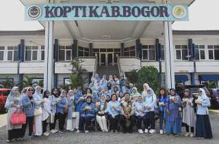 Kunjungi Rumah Tempe di Bogor, DWP Setjen DPR RI Ajak Cintai Produk Lokal dan Gali Potensi Bisnis