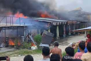 Pasar Kuok di Kampar Terbakar, Api Diduga dari Korsleting Listrik