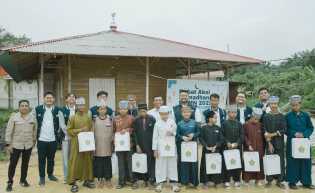 BUMN Muda PTPN IV Regional III Gelar Gotong Royong dan Berbagi Kebahagiaan di Pesantren Roudhatul Ulum
