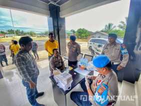 Propam Polres Rohil dan Kapolsek TPTM Cek Disiplin Personel dan Tes Urine