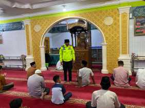 Usai Sholat Berjamaah, Satlantas Cooling System di Masjid Al-Ikhlas