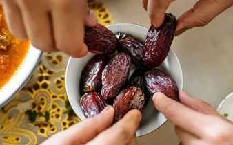 Berikut 5 Cara Mudah Bedakan Kurma yang Manis Alami dan Buatan