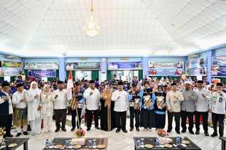 Bupati Bengkalis Lepas Keberangkatan JCH Kabupaten Bengkalis Kloter 13 Embarkasi Batam