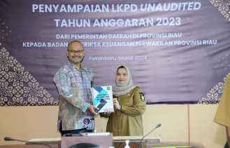 Bupati Bengkalis Kasmarni Serahkan Laporan Keuangan Tahun 2023 ke BPK RI Riau