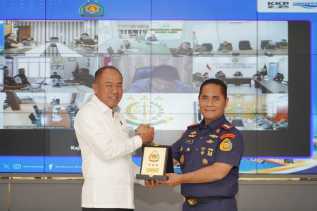 Kejaksaan Serahkan 5 Kapal Rampasan Tindak Pidana Perikanan ke KKP, Salah Satunya di Dumai