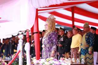 Pertama dalam Sejarah Peringatan HUT ke-80 RI di Siak Bupati Tampil Menawan Bak Permaisuri