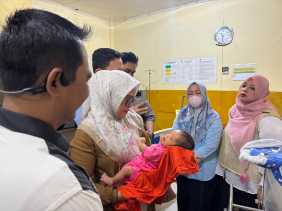 Bayi Laki-laki Ditemukan di Teras Rumah Warga Pekanbaru Tengah Malam