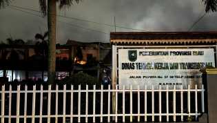 Polisi Selidiki Penyebab Kebakaran Kantor Disnakertrans Riau