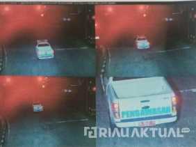 Mobil Pengawasan Dishub Riau Tertangkap Kamera ETLE Terobos Lampu Merah di Jalan Sudirman Pekanbaru