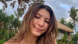 Shalom Razade Berpose, Tak Kalah Hot dari Wulan Guritno!