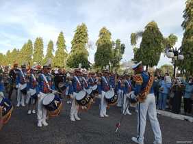 Sukses, Kirab Drumband Akademi AU Digelar di Kantor Gubernur Riau