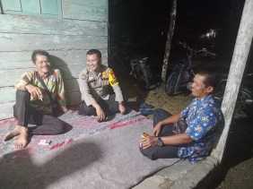 Bhabinkamtibmas Desa Sialang Kubang Sampaikan Imbauan Cooling System Pemilu Damai 2024