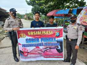 Akhir Pekan, Polsubsektor Pelalawan Keliling Kecamatan Sosialisasikan Saber Pungli