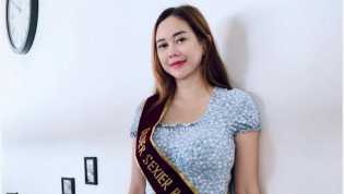 Aura Kasih Pakai Dress Mini Polkadot, Netizen: 35 Rasa 17 Tahun!