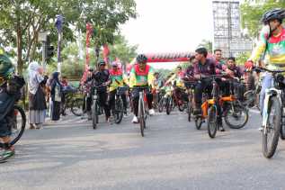 Rangkaian HUT Pekanbaru Ke-238, Pj Walikota Ikut Gowes Bersama Ribuan Peserta Fun Bike
