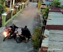 Aksi Begal Payudara di Pekanbaru Terekam CCTV, Polisi Buru Pelaku