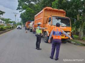 Operasi Gakkum Penumbar Dishub Riau di Kuansing Tilang 155 Kendaraan