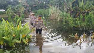 Di Pinggir Sungai Indragiri, Kapolsek Pasir Penyu Imbau Pemilu Damai