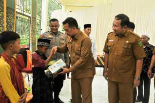 Pemkab Inhu Gelar Sunat Massal, Sekda Tekankan Penguatan Religius