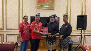 Perbauran Adat dan Agama, Ketua MKA LAMR Pekanbaru Terima Kunjungan Silaturahmi PSMTI