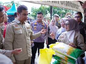 Bupati Ahmad Yuzar Tinjau Gerakan Pangan Murah Serentak di Bangkinang