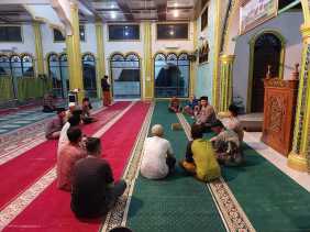 Kapolsek Perhentian Raja Ingatkan Warga saat Kultum Subuh di Masjid Raya Kampung Pinang Jaga Situasi Kamtibmas