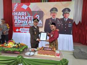 Peringatan HBA ke 62 Tahun, Kejari Bengkalis Rahmad Budiman Diberi Kejutan Pemkab Bengkalis  