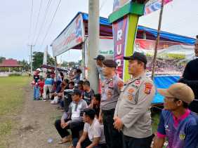 Polsek Rupat Jaga Kamtibmas dalam Turnamen Sepak Bola Antar Desa di Sungai Injab