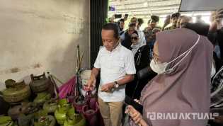 Menteri ESDM Sidak Pangkalan Gas Melon di Pekanbaru, Temukan Pelanggaran Harga