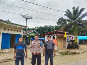 Polsek Singingi Hilir Amankan Kampanye Dialogis Paslon Cabup-Cawabup Kuansing 2024 di Desa Muara Bahan