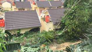 Curah Hujan Tinggi, 2 Unit Rumah di Pekanbaru Tertimpa Tanah Longsor