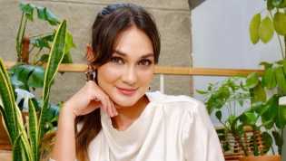 Pamer Body Goals, Luna Maya Cantik Paripurna Pakai Dress