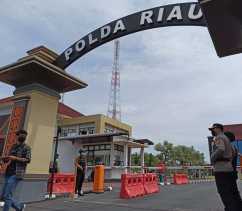 Puluhan Korban Penipuan Arisan Bodong Datangi Polda Riau