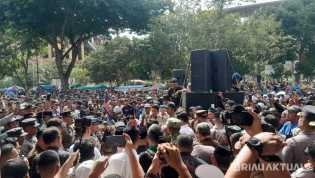 Kajati Riau Sebut Akan Sampaikan Tuntutan ke Pusat, Massa Tak Puas