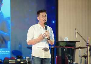 Hadiri Hari Pentakosta, Bupati Rohil Sampaikan Pesan Persatuan